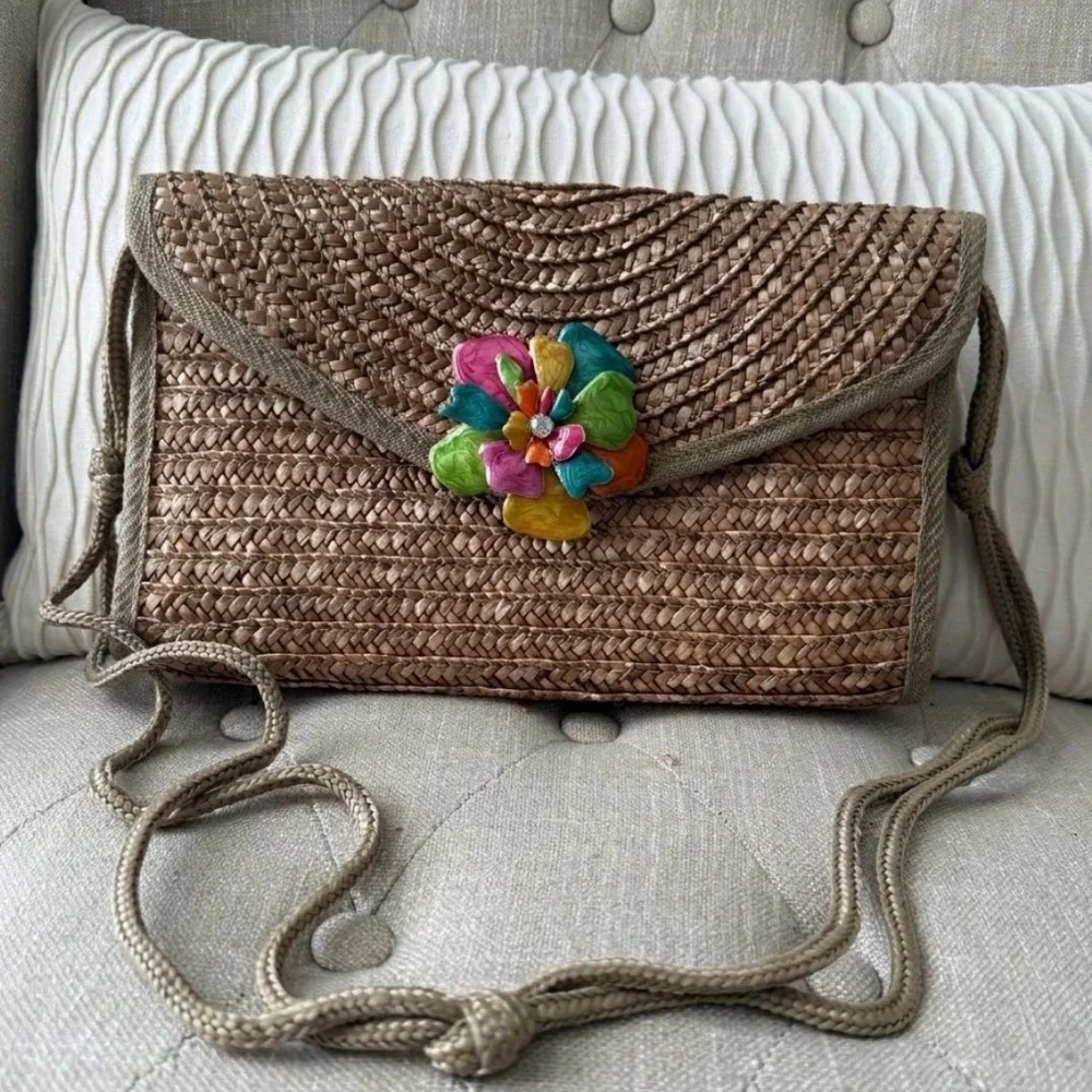 Boho-Chic Woven Straw Clutch with Vibrant Enamel Flower